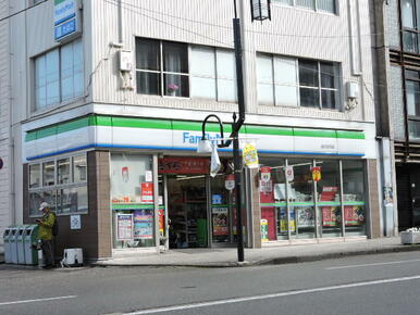 ファミリーマート金沢石引店