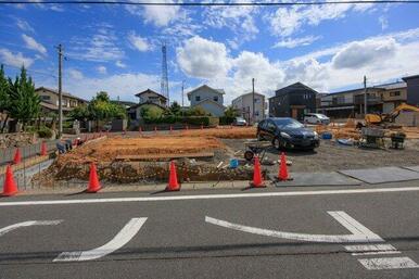 岡垣町山田峠の新築戸建てです。スーパー徒歩9分。バス停は徒歩2分。9/24撮影