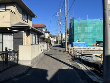 西側前面道路