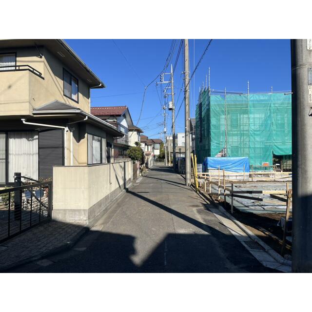 西側前面道路