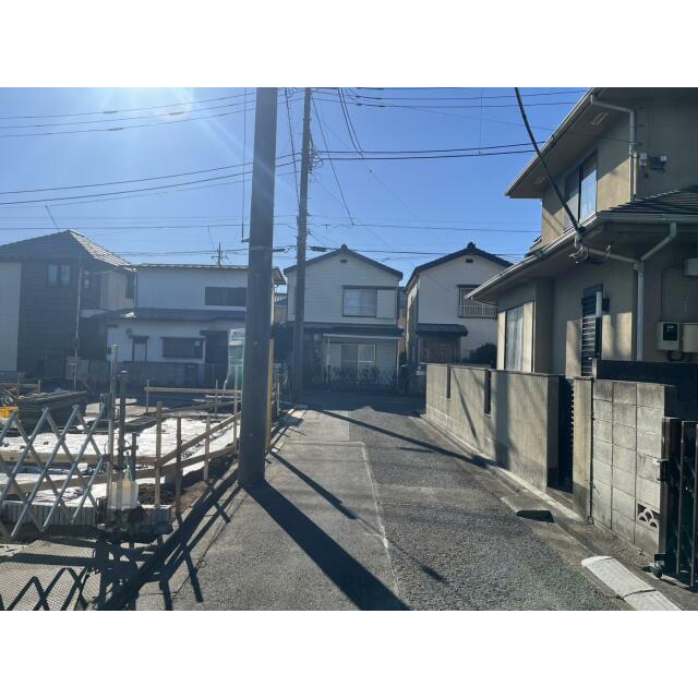 西側前面道路
