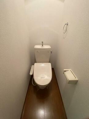 トイレはもちろんウォシュレット付き