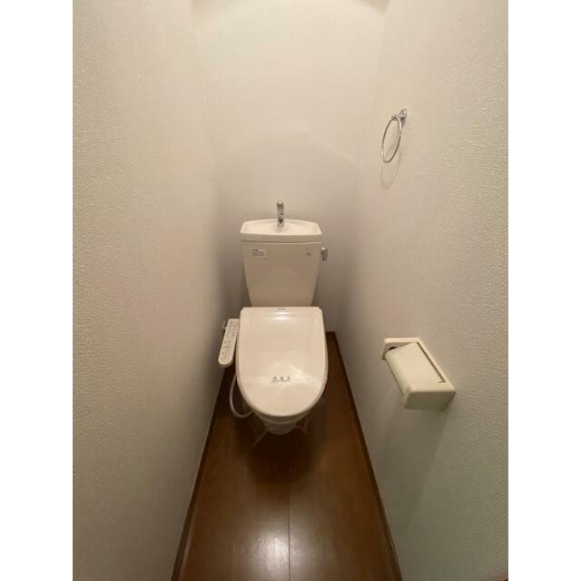 トイレはもちろんウォシュレット付き