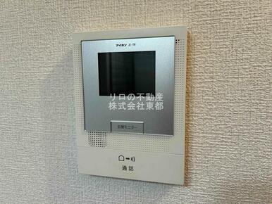 訪問者が一目で分かるＴＶモニタ付インターホンです！