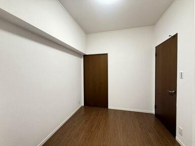 納戸約4.6帖　角度１