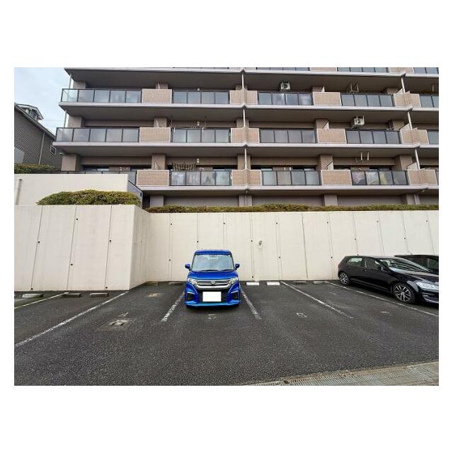 敷地内駐車場　弊社にて1台契約中