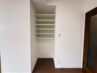 キッチン横収納スペース