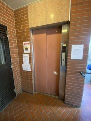 エレベーター写真