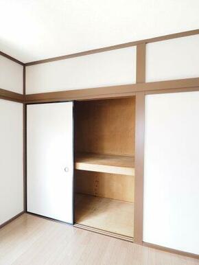 収納は押入タイプが1箇所ございます♪