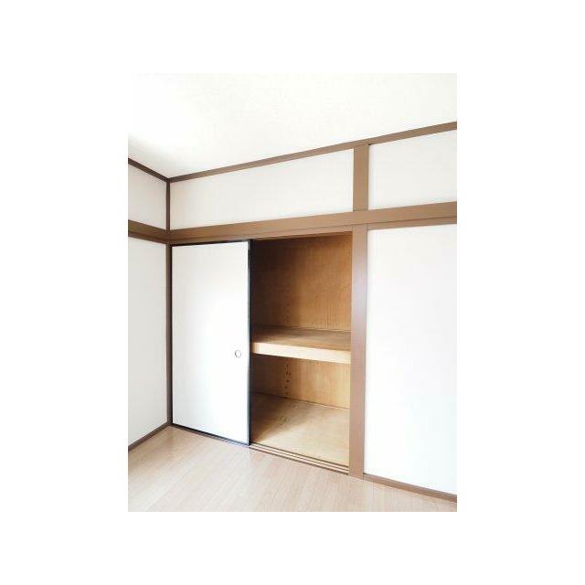 収納は押入タイプが1箇所ございます♪