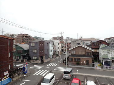 周辺は住宅街になっております。