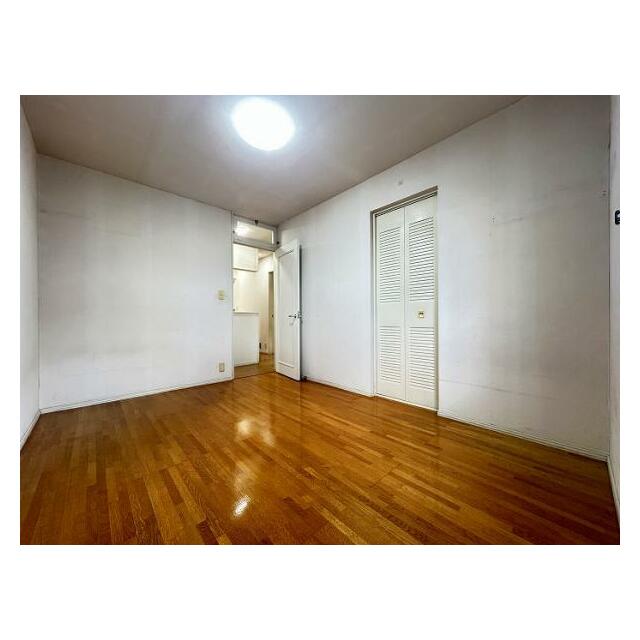 「2階西側洋室約6帖」