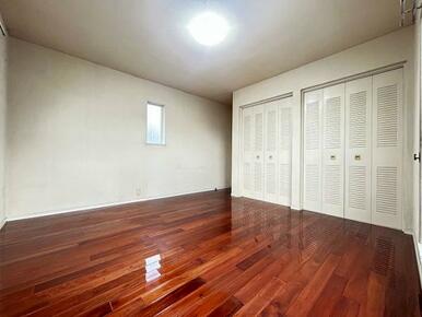 「2階洋室約8.5帖」