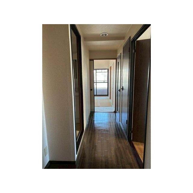 玄関から和室を見た様子です