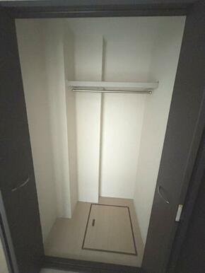 床下収納付きのクローゼット