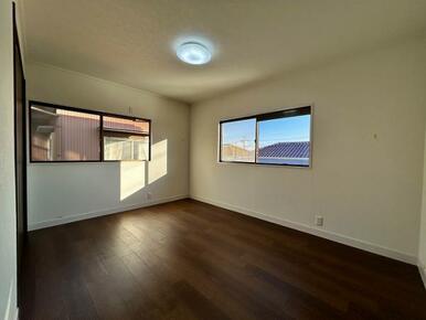 「2階東洋室」和室を洋室に間取り変更しました。