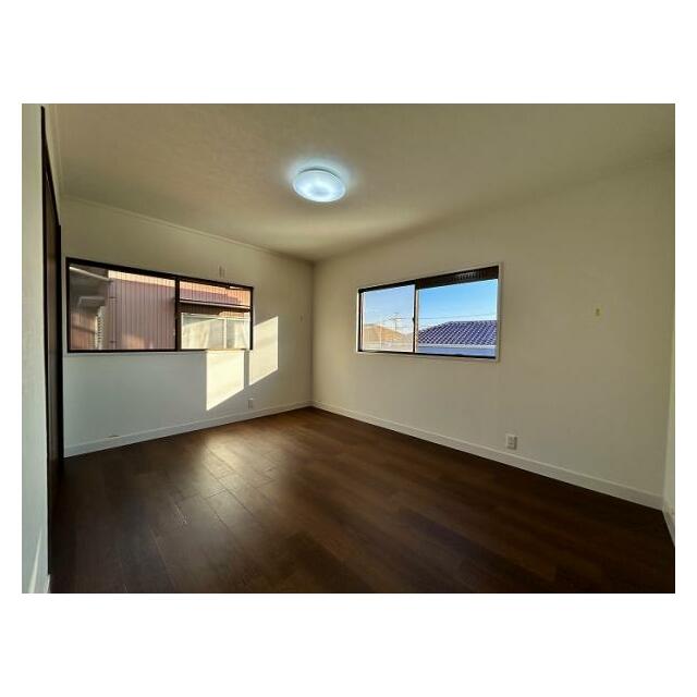 「2階東洋室」和室を洋室に間取り変更しました。