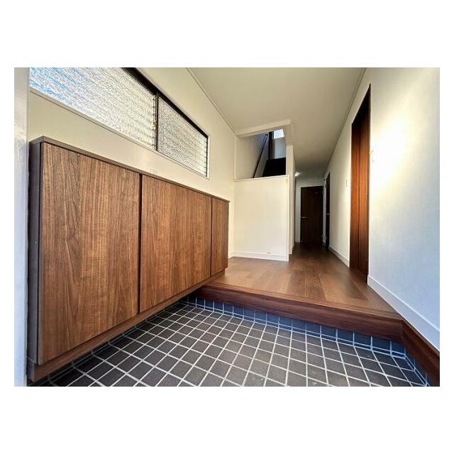 「玄関」シューズボックス新規設置しました。開放感のある空間です。