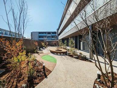 【中庭】緑豊かな外構計画「シャーメゾンガーデンズ」仕様でございます。