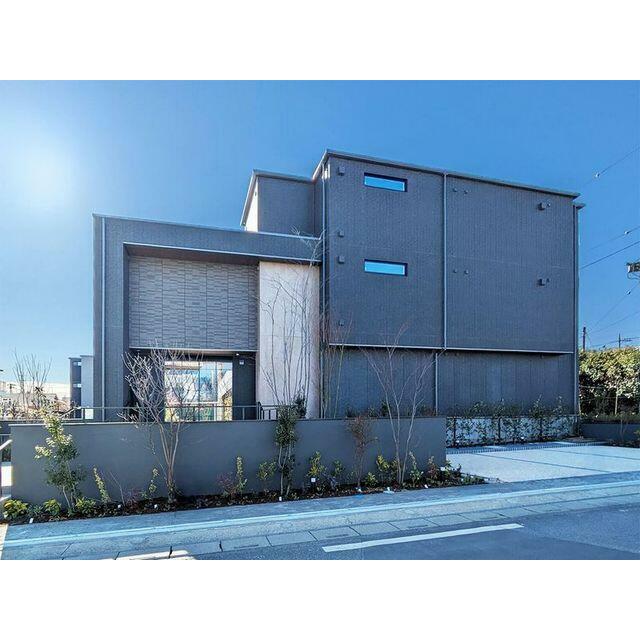 【カーサ　ファミリオ】積水ハウス施工・重量鉄骨造３階建ての賃貸住宅です。３５世帯の大型物件で、多種…