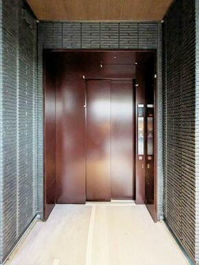 【エレベーター】エレベーターがございますので、重い荷物を持っている時でも安心です。