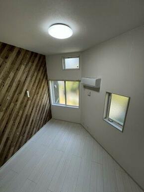 階段から室内を望む（※写真は同間取り1階のお部屋）