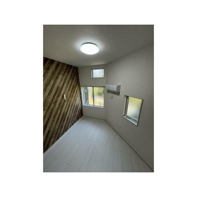 階段から室内を望む（※写真は同間取り1階のお部屋）