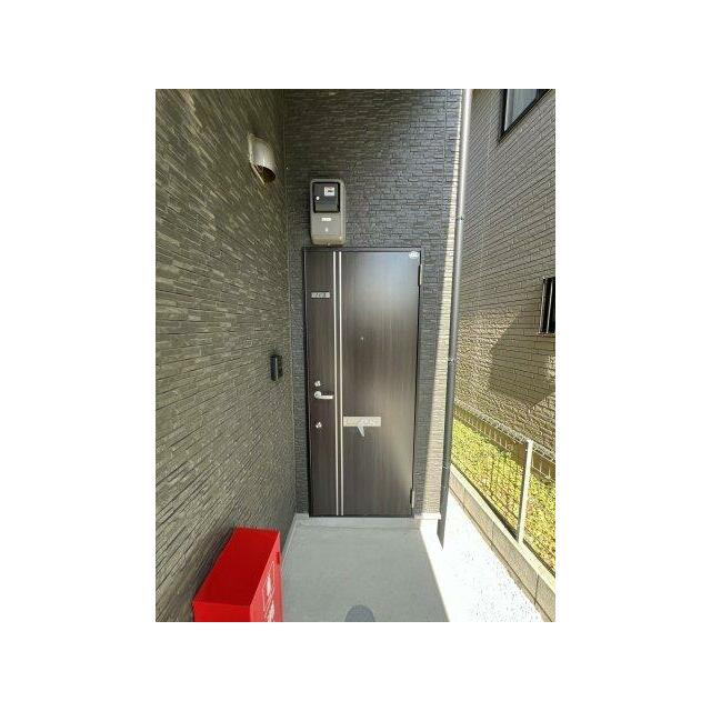 シックなデザインのドア（※写真は同間取り1階のお部屋）