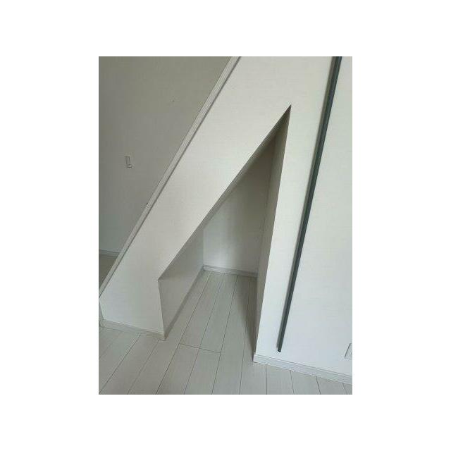 階段下にもちょっとしたスペースがあります（※写真は同間取り1階のお部屋）