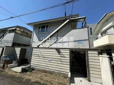 周辺は閑静な住宅街ですので落ち着いた住環境です！