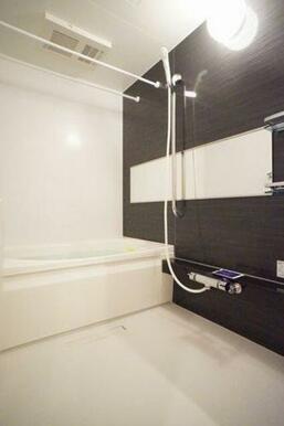 ◆バスルーム◆追い焚き機能なので、いつでも温かい湯船につかることができます♪カビ防止や部屋干しに便利