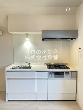 お料理好きにはオススメのグリル付3口システムキッチン設置済♪