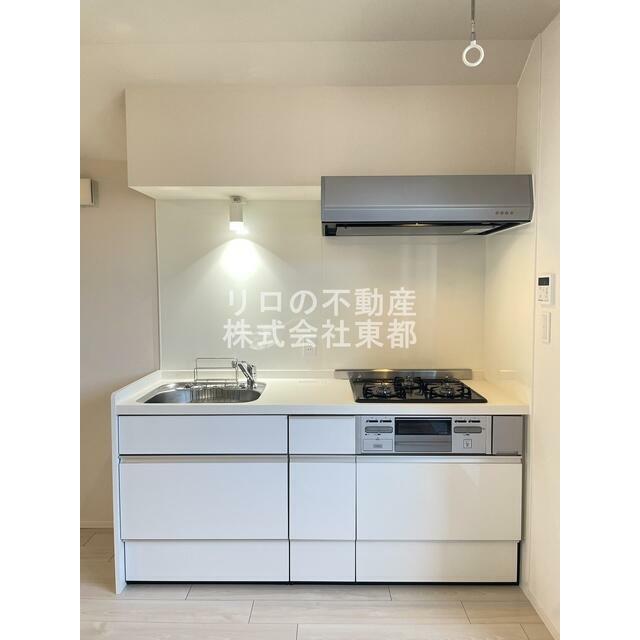 お料理好きにはオススメのグリル付3口システムキッチン設置済♪