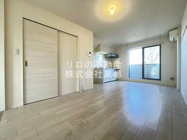 自由に家具を配置できる広々としたリビングです♪