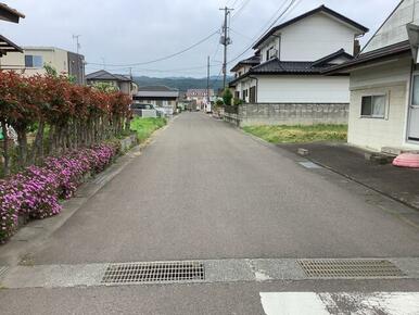 前面道路　西側から撮影