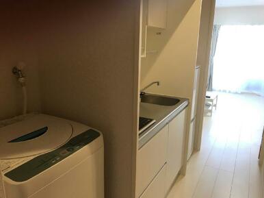 洗濯機も室内置きです