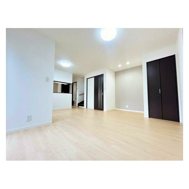 LDK(約15.5帖の洋室です)