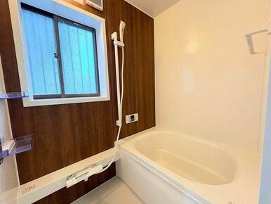 「浴室」新規交換済み。給湯器・パネルも交換しています。