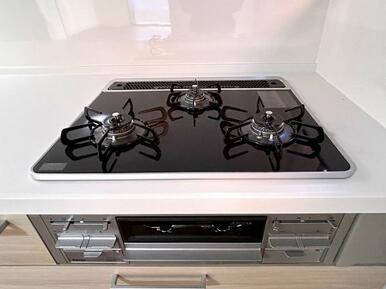 「３口コンロ」グリル付きで並行してお使いいただけます