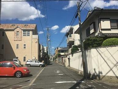 南側からの周囲の街並み