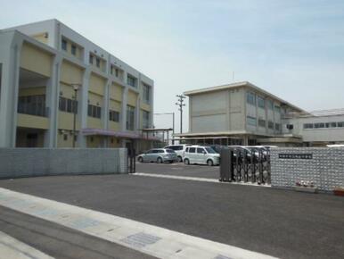 陽西中学校　2100ｍ/徒歩27分、車6分