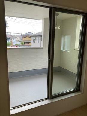 開放感あふれるバルコニーで深呼吸！（1号棟）