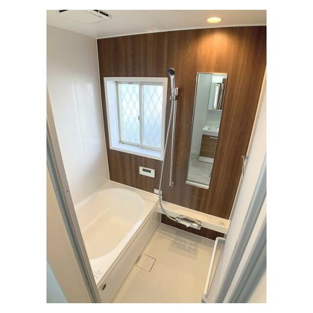 新品のユニットバス　清潔な浴室が一日の疲れを癒します