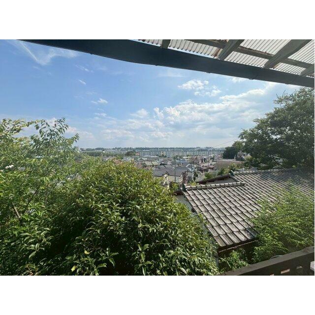 2階からは遠くまで見渡せる開放的な眺望が楽しめます