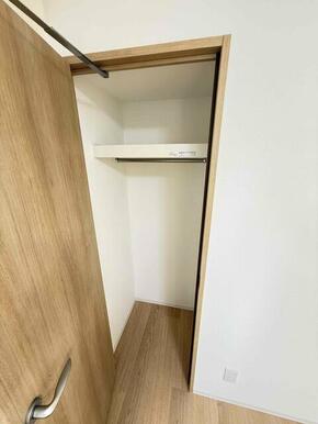 衣類や小物整理がラクラク♪高さのあるクローゼット！