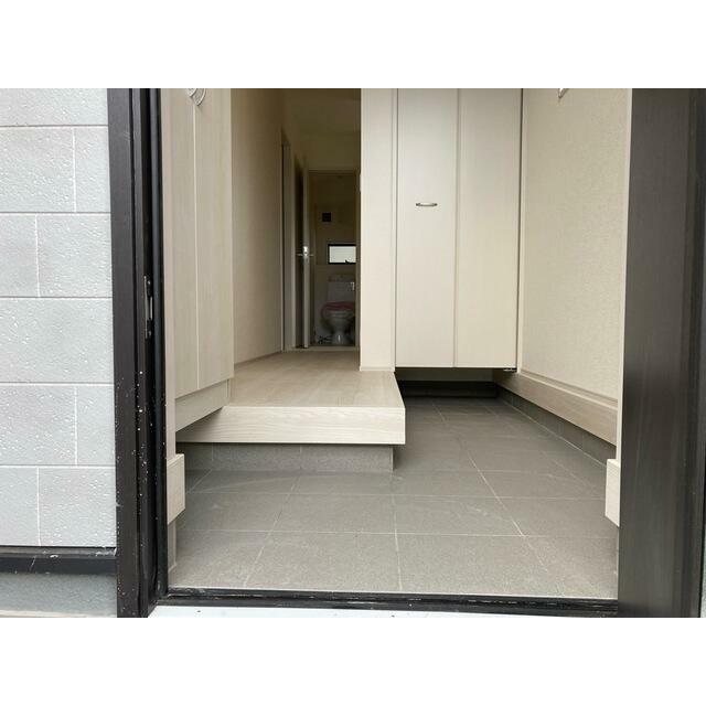 家族やゲストの笑顔が浮かんできそうな玄関（1号棟）