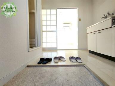 玄関から