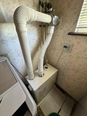 暖房用の灯油セントラルボイラー。