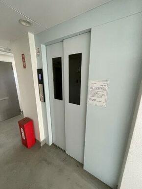 建物にエレベーターがございます！
