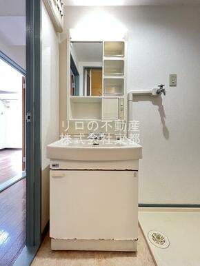 独立洗面台なら落ち着いて身支度ができます☆